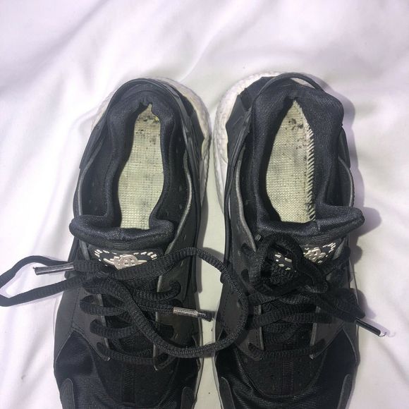 Nike Air Huarache Run Black Sneakers - Picture 2 of 4